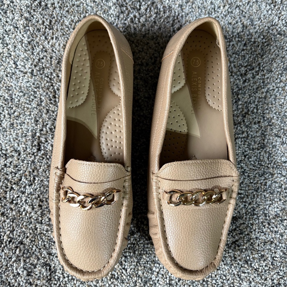 Alex Bendel Women's Beige Loafers Gold Chain Flats Size 7.5 Business Casual